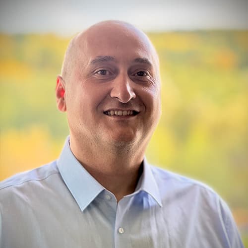 Aki CELAJ, Leitung Support necta group, Portraitfoto