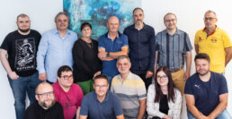 necta group Team Gruppenfoto mit Mitarbeitern im Büro